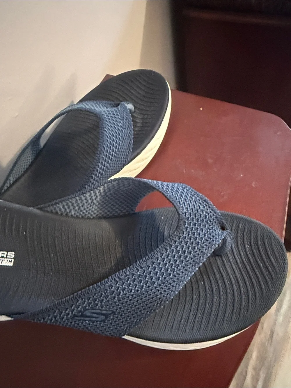 Skechers Men’s Navy and Black Goga Max Flip Flops